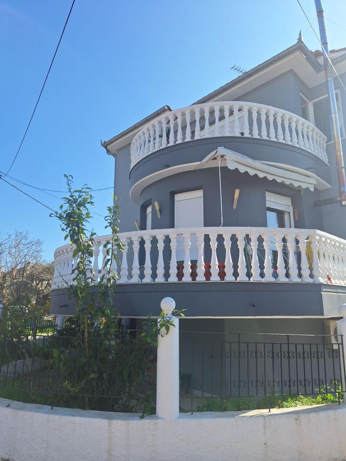 Apartment Amaze House *